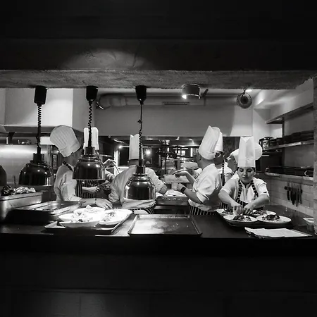 Отель Churchill Townhouse *